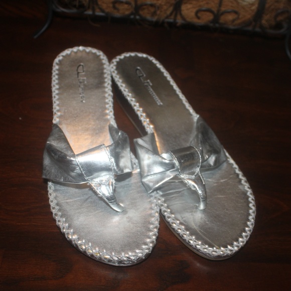CL by Laundry silver metallic low wedge flip flop sandals size 7.5 EUC - Picture 1 of 5